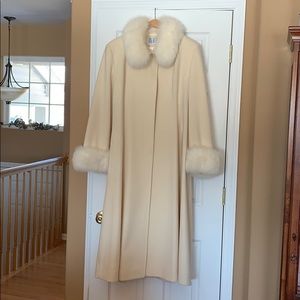 Vintage Coat. Fur collar $ cuffs.